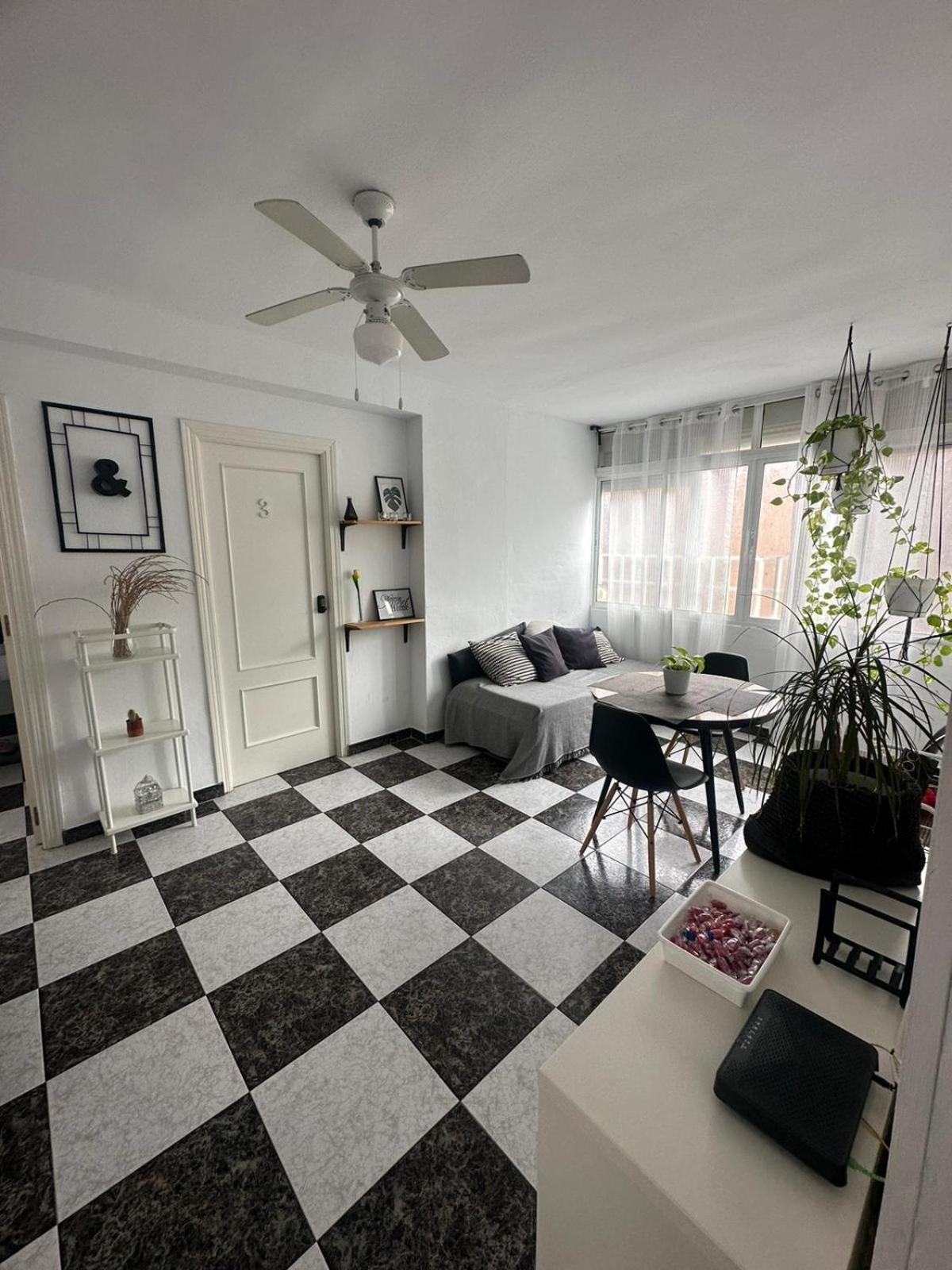 Privat bolig 3 - 3 Planta Sin Ascensor En Piso Compartido No Es Piso Entero! Fuengirola
